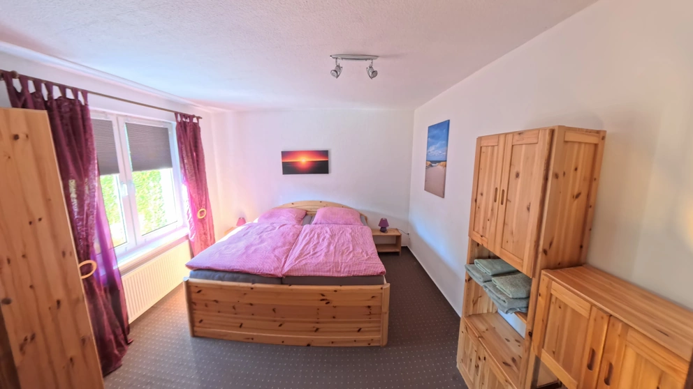 Ruhiges Schlafzimmer im Bungalow